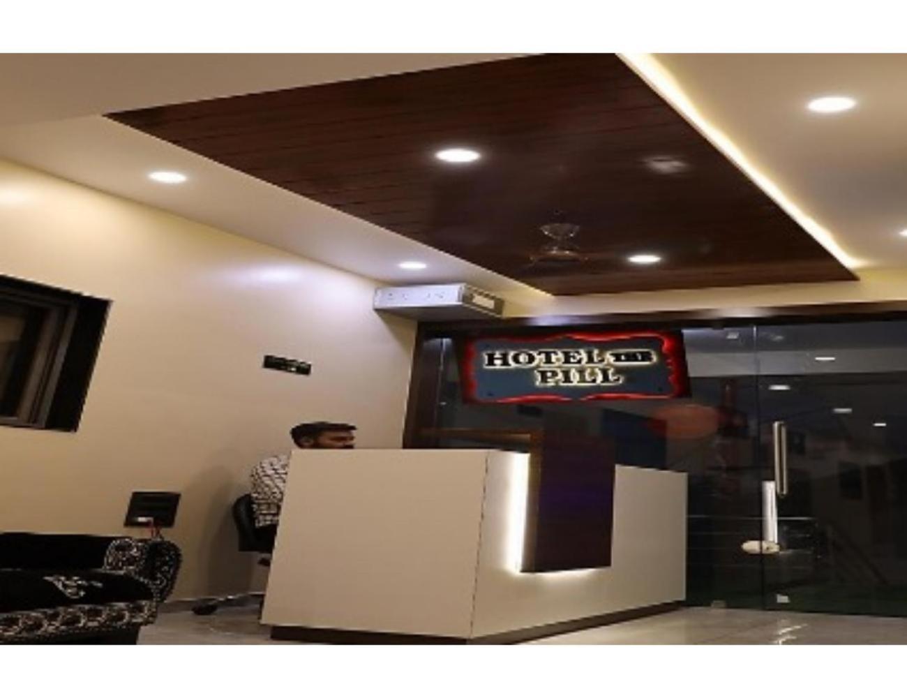 Hotel The Pill, Bhavnagar Ngoại thất bức ảnh