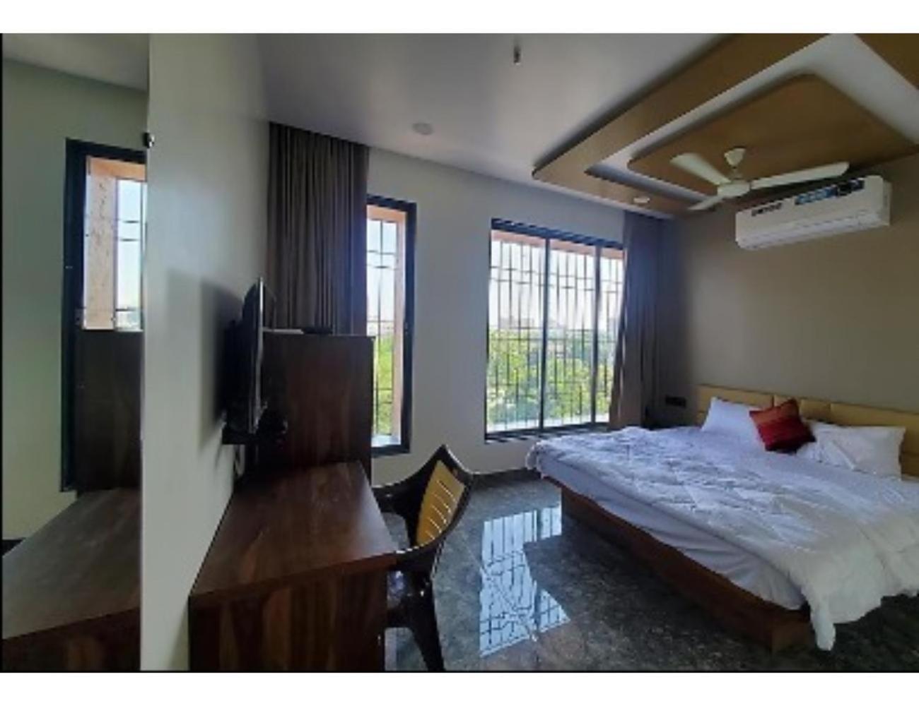 Hotel The Pill, Bhavnagar Ngoại thất bức ảnh